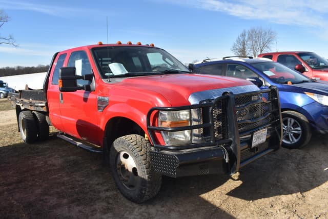 Image of Ford F-350 equipment image 2