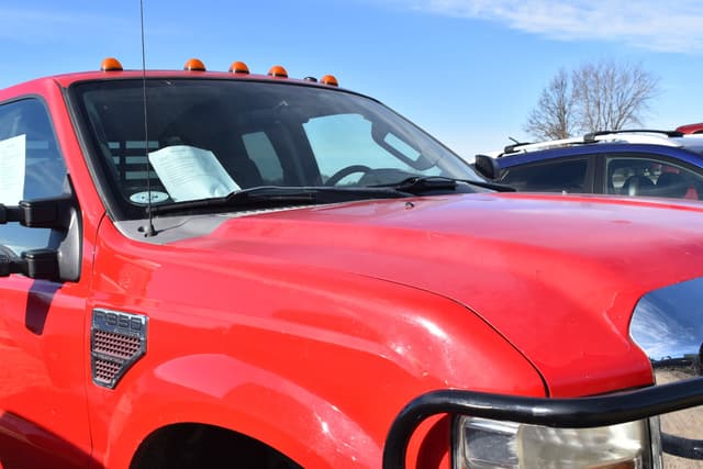 Image of Ford F-350 equipment image 4