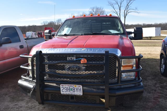 Image of Ford F-350 equipment image 1
