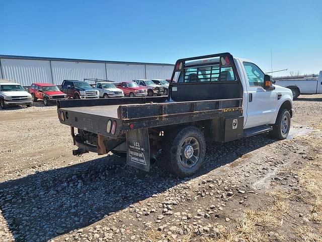 Image of Ford F-350 equipment image 2