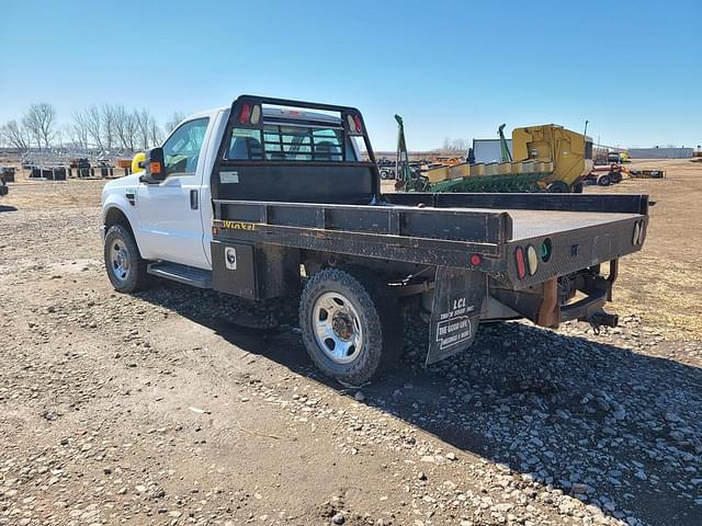 Image of Ford F-350 equipment image 3