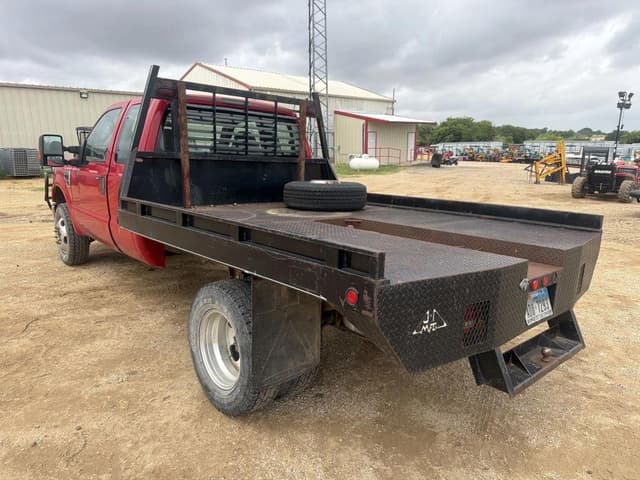 Image of Ford F-350 equipment image 2