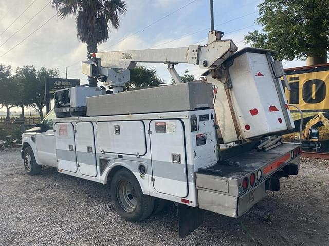Image of Ford F-350 equipment image 1