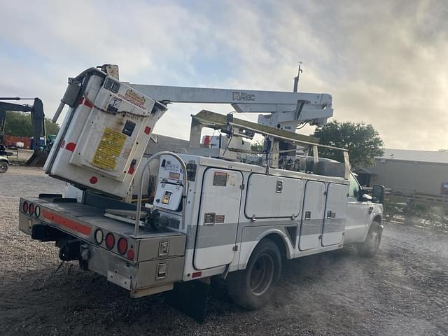 Image of Ford F-350 equipment image 2