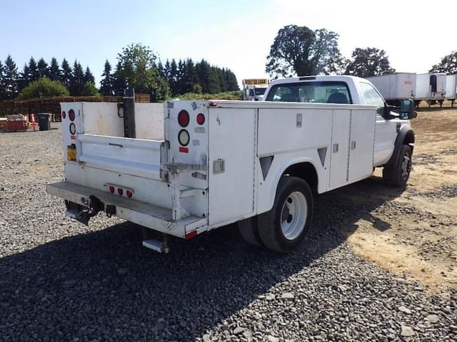 Image of Ford F-450 equipment image 3