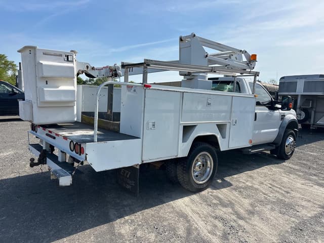 Image of Ford F-450 equipment image 4