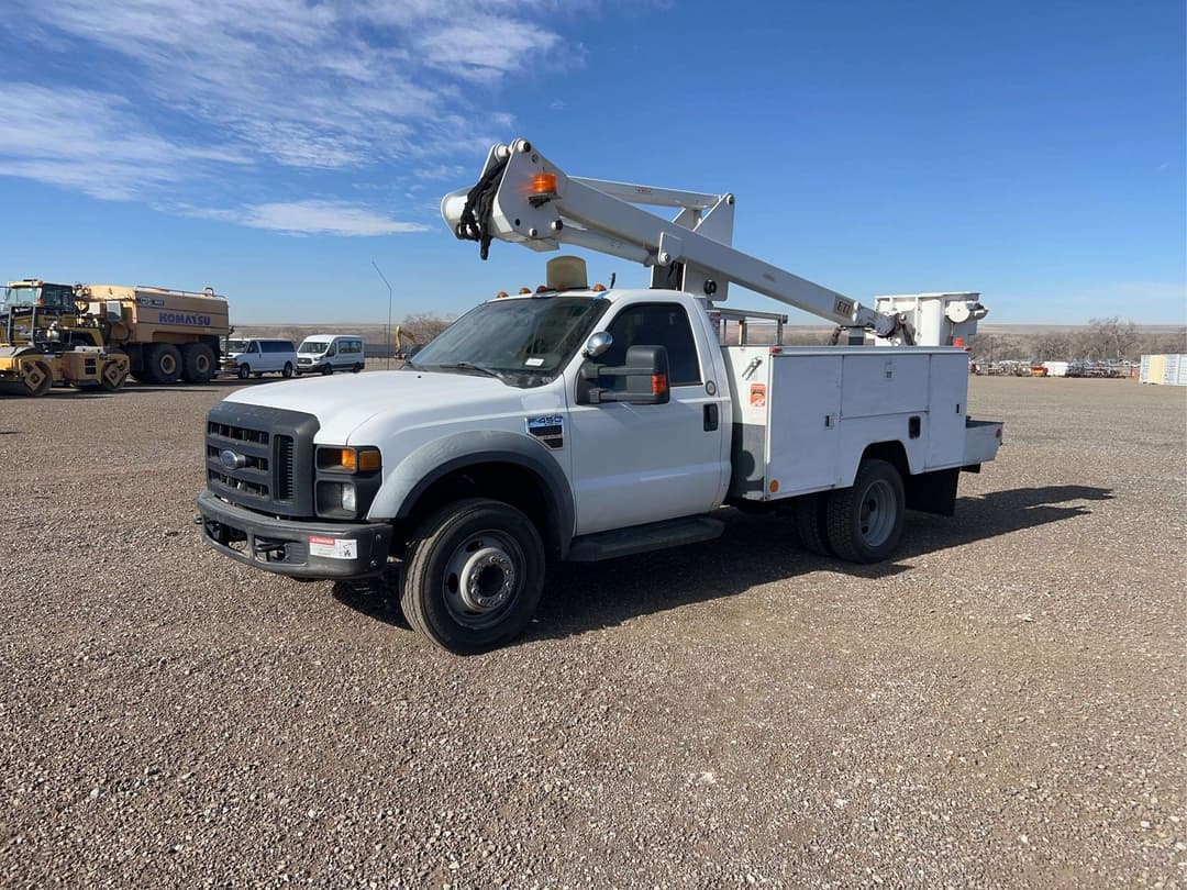 Image of Ford F-450 Primary image