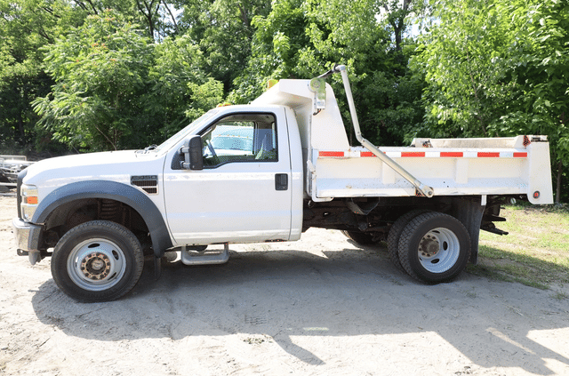 Image of Ford F-450 equipment image 4