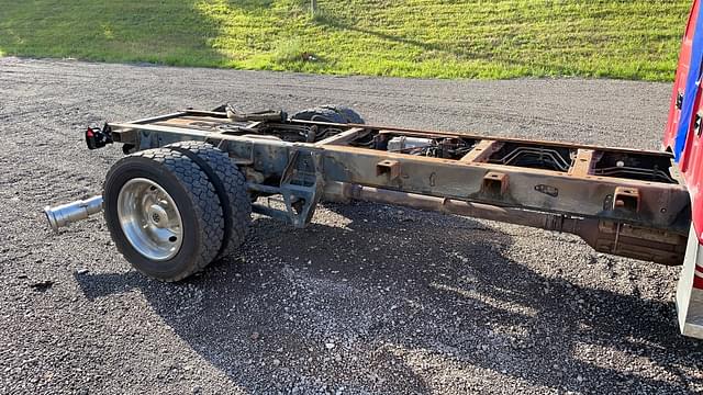 Image of Ford F-450 equipment image 4