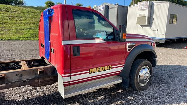 Image of Ford F-450 equipment image 3