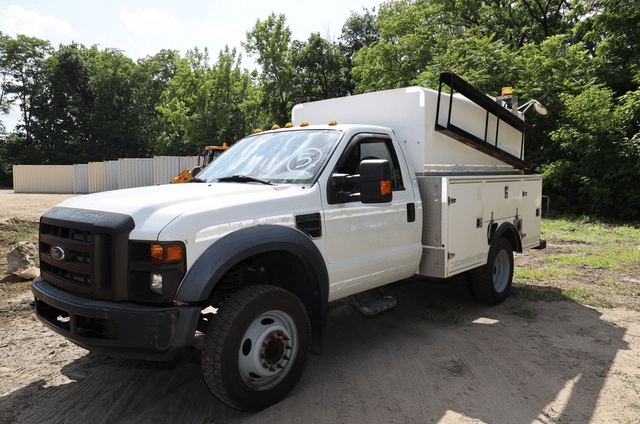 Image of Ford F-450 equipment image 1