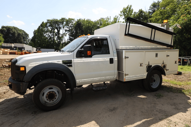 Image of Ford F-450 equipment image 2