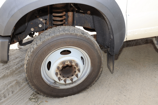 Image of Ford F-450 equipment image 3