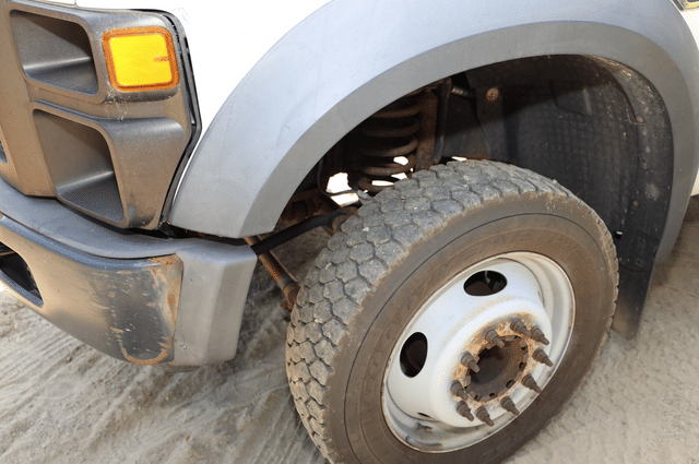 Image of Ford F-450 equipment image 4