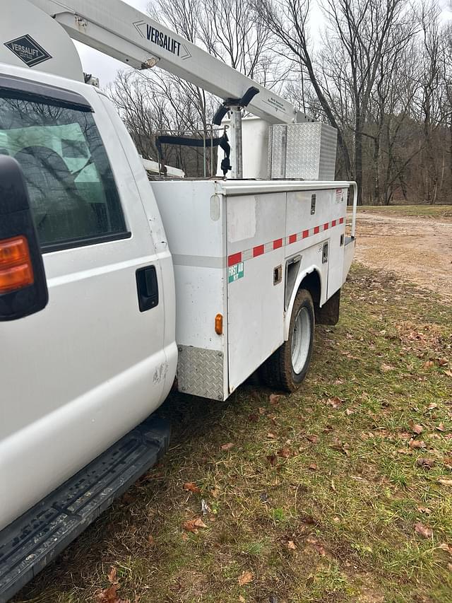 Image of Ford F-450 equipment image 4