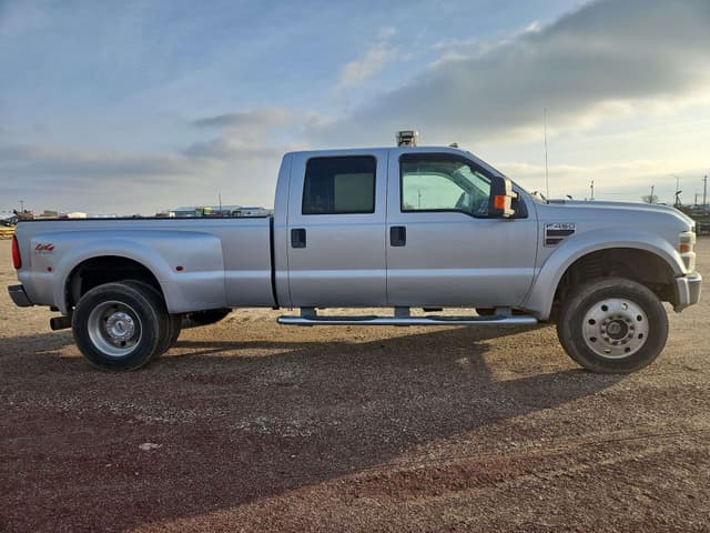 Image of Ford F-450 equipment image 4