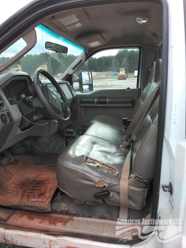 Image of Ford F-450 equipment image 2