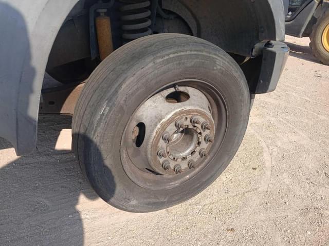 Image of Ford F-450 equipment image 4