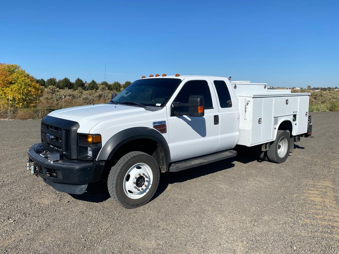 Image of Ford F-450 Primary image