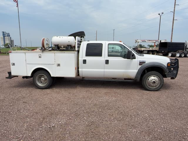 Image of Ford F-450 equipment image 3