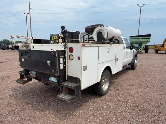 Image of Ford F-450 equipment image 4