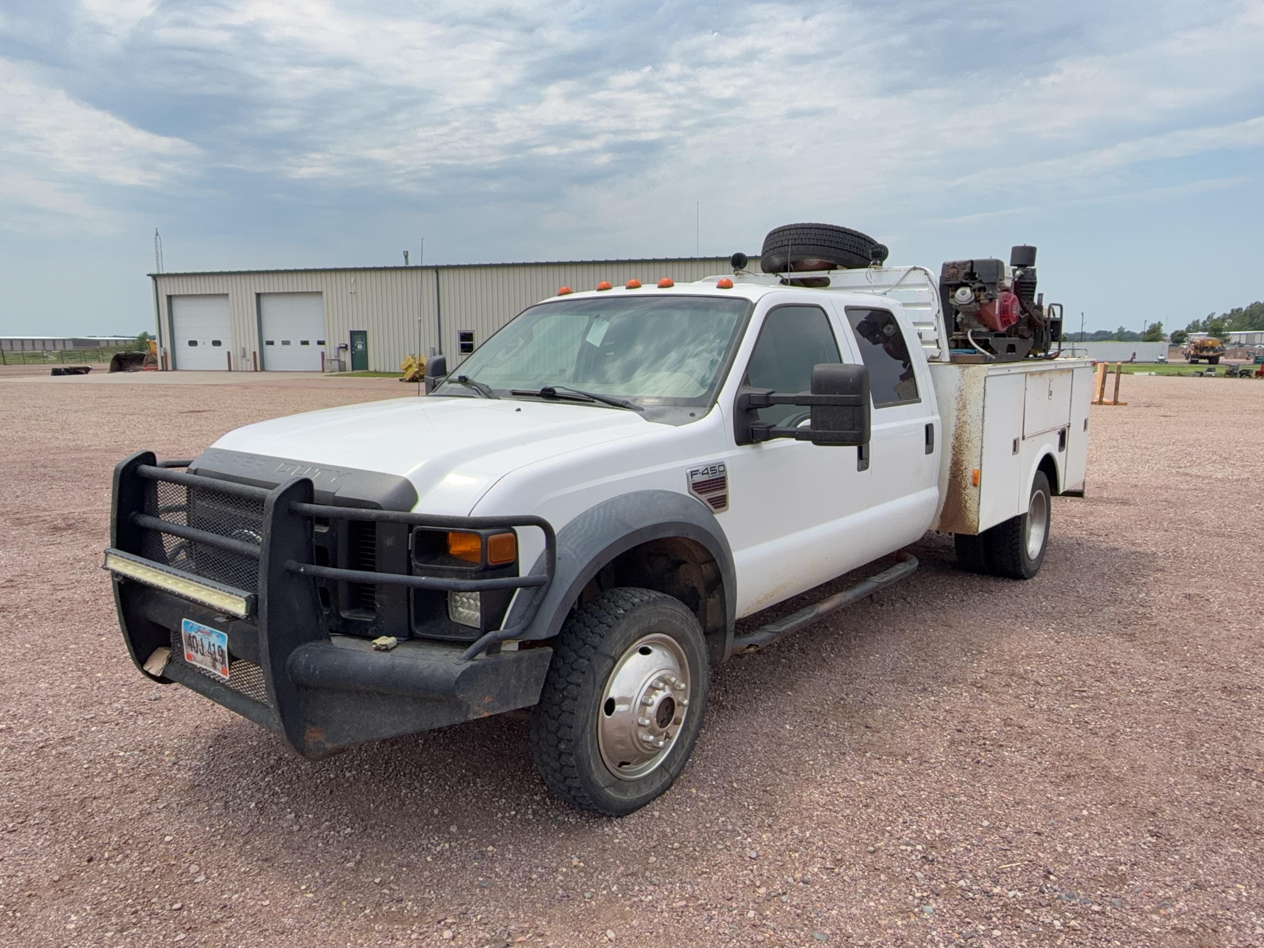 2008 Ford F-450 Equipment Image0