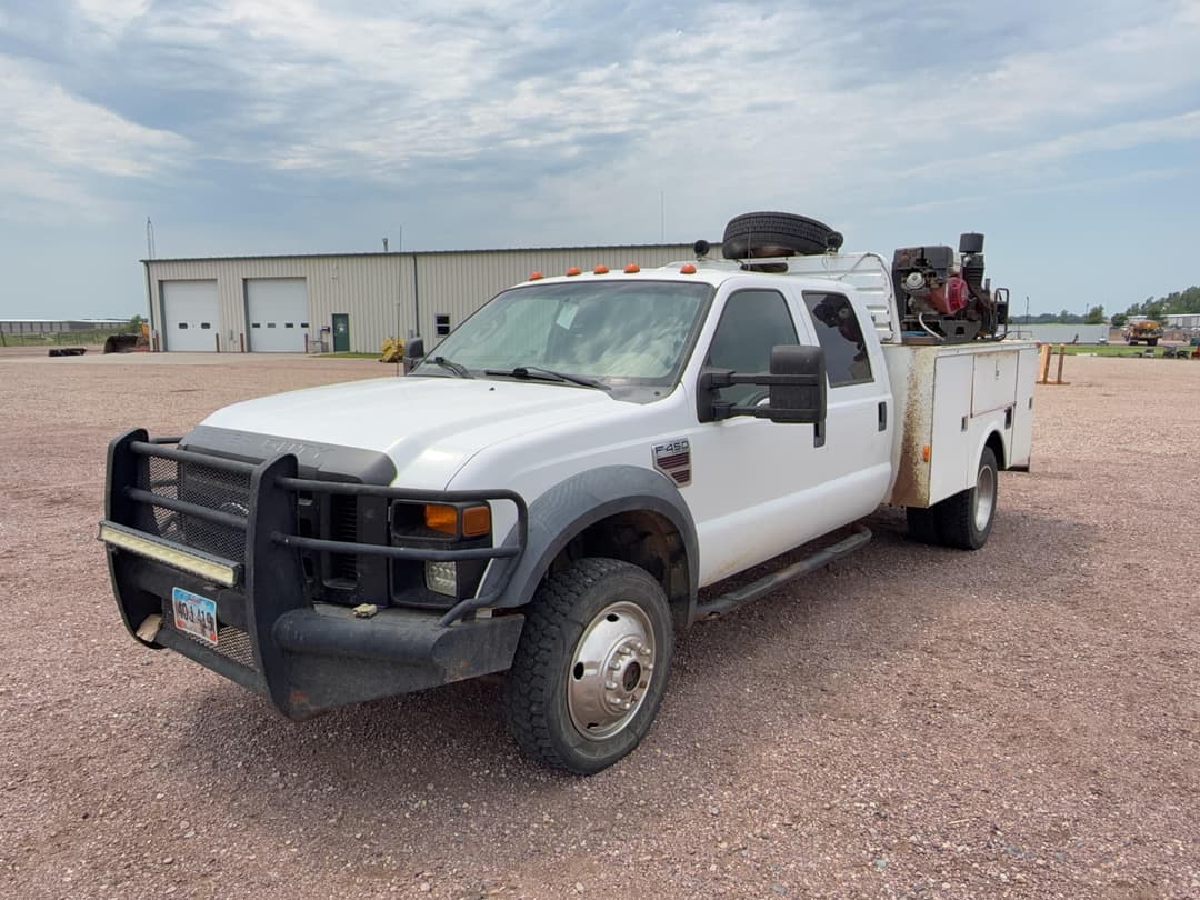 Image of Ford F-450 Primary image