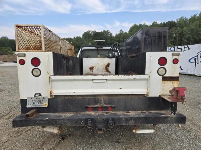Image of Ford F-450 equipment image 2