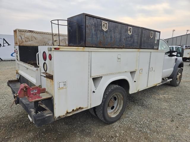 Image of Ford F-450 equipment image 4