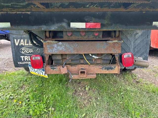 Image of Ford F-450 equipment image 4
