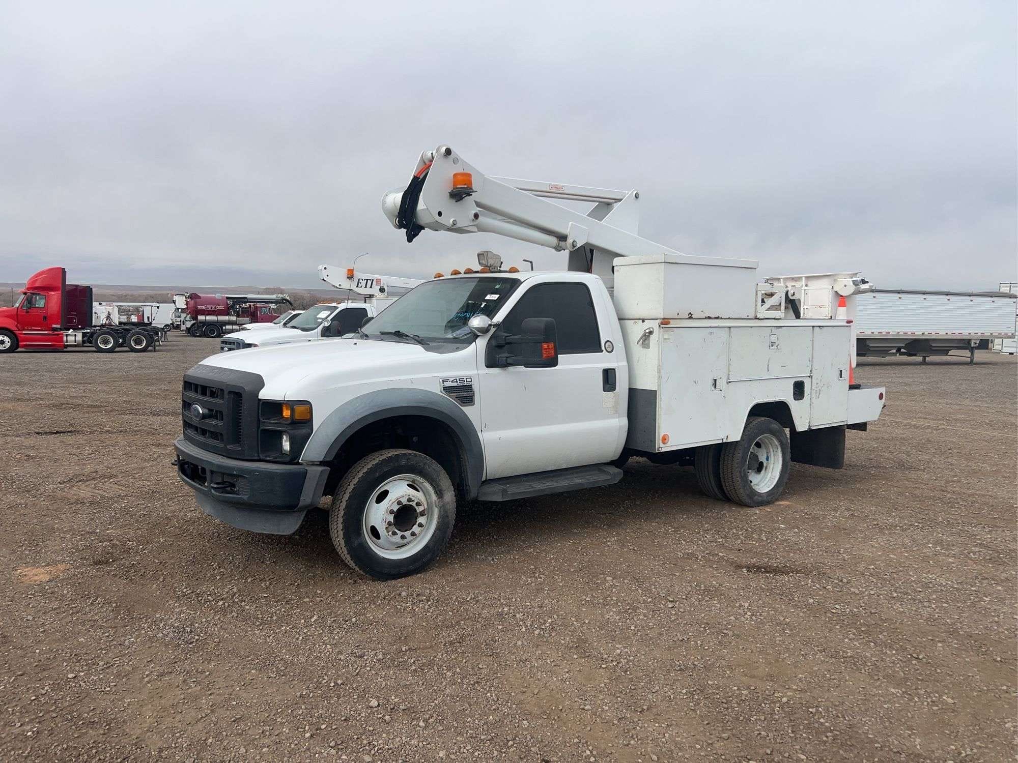 2008 Ford F-450 Equipment Image0
