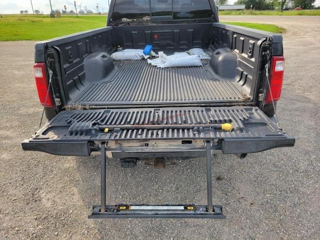 Image of Ford F-450 equipment image 4