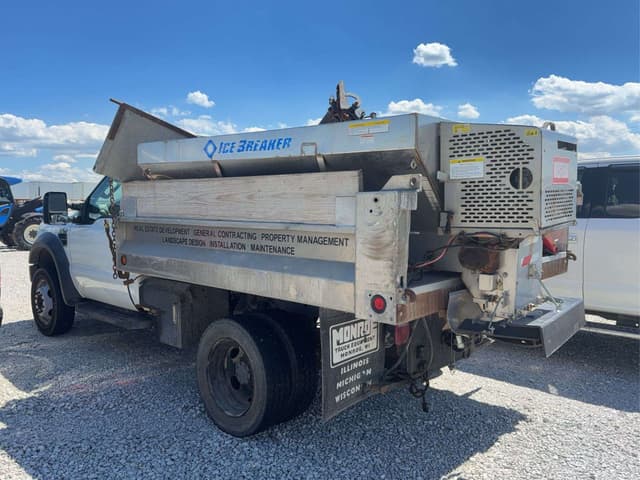Image of Ford F-450 equipment image 3