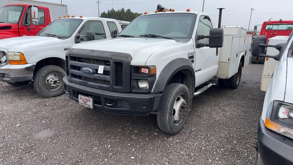 Image of Ford F-450 Primary image