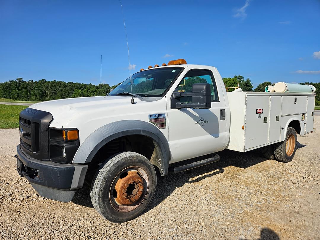 Image of Ford F-450 Primary image