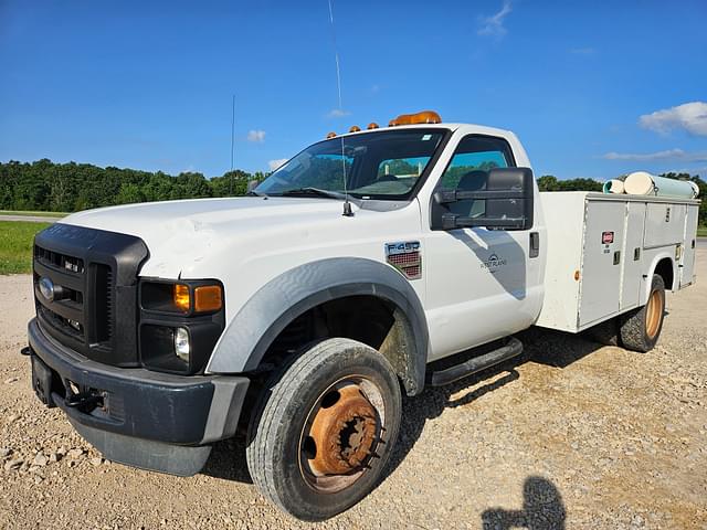 Image of Ford F-450 equipment image 4