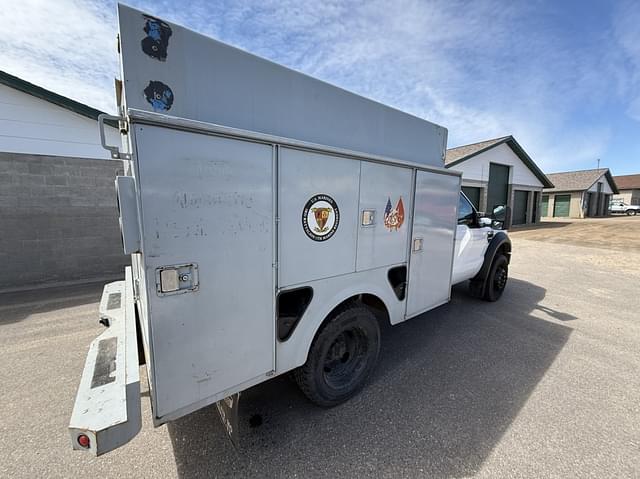 Image of Ford F-450 equipment image 4