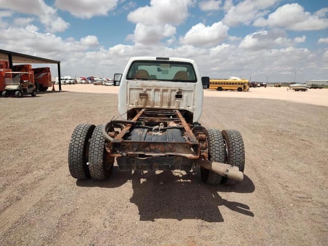 Image of Ford F-450 equipment image 3