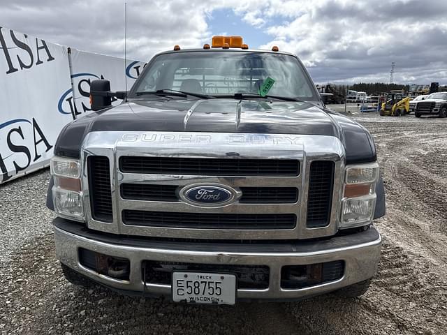 Image of Ford F-450 equipment image 4