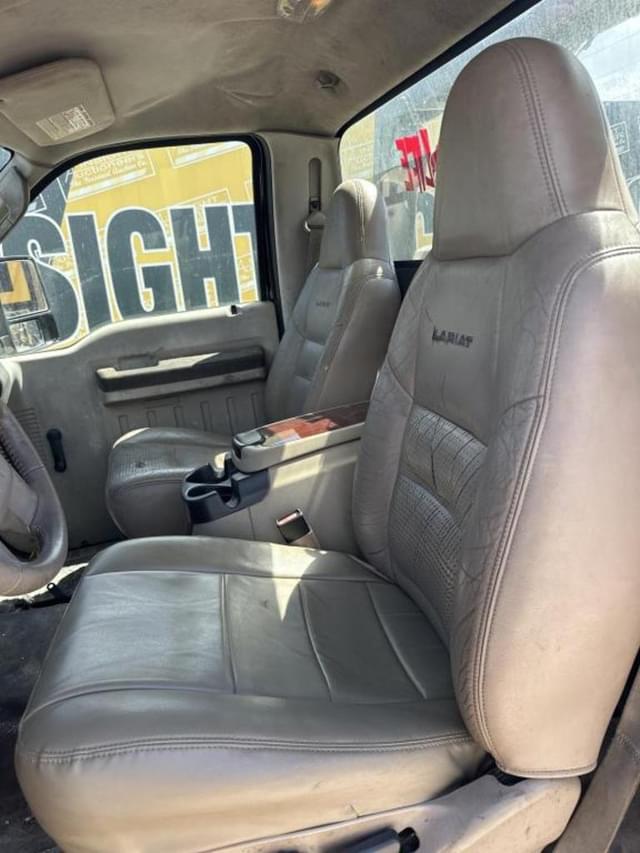 Image of Ford F-450 equipment image 4