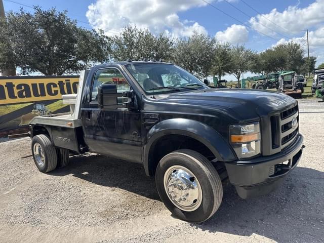 Image of Ford F-450 equipment image 3