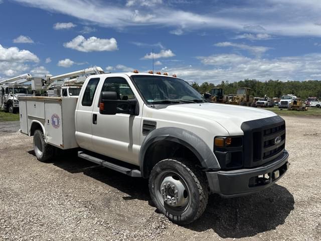 Image of Ford F-450 equipment image 4