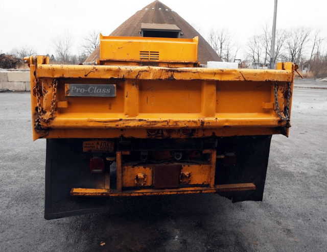 Image of Ford F-550 equipment image 3