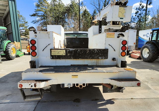 Image of Ford F-550 equipment image 3