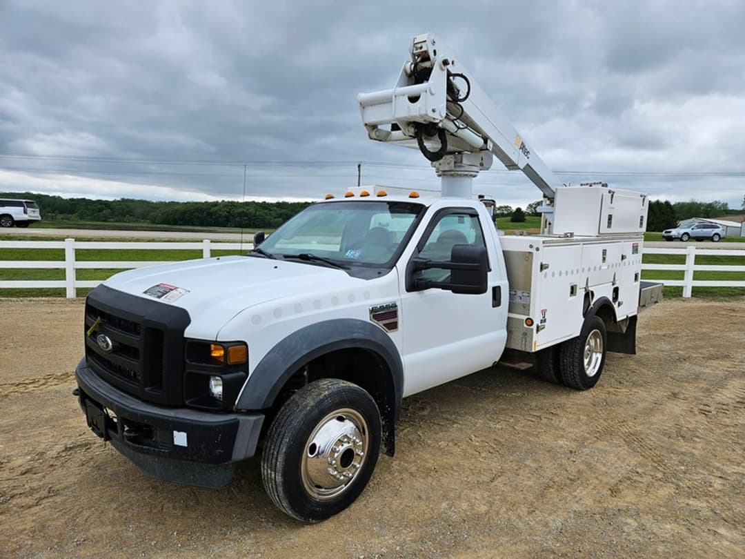 Image of Ford F-550 Primary image