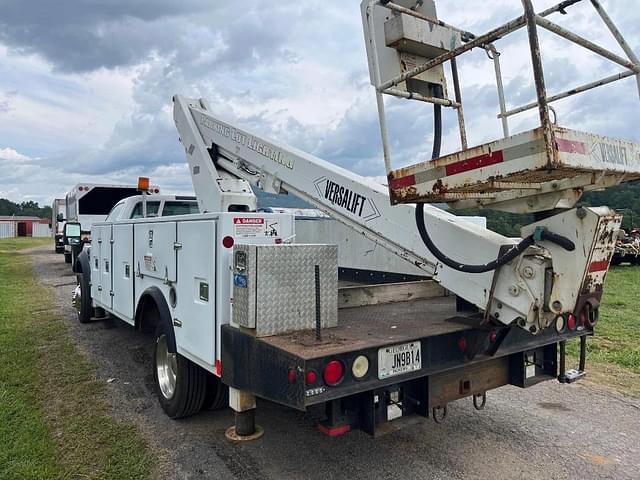 Image of Ford F-550 equipment image 3