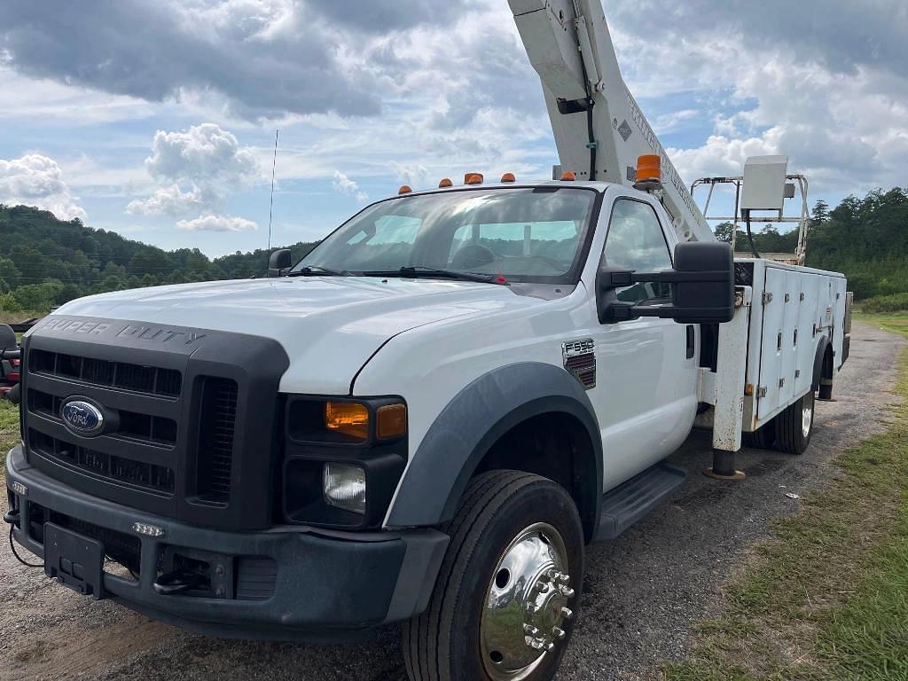 Image of Ford F-550 Primary image