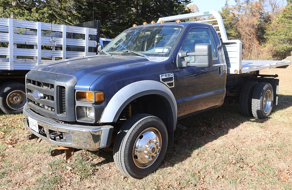 Image of Ford F-550 Primary image