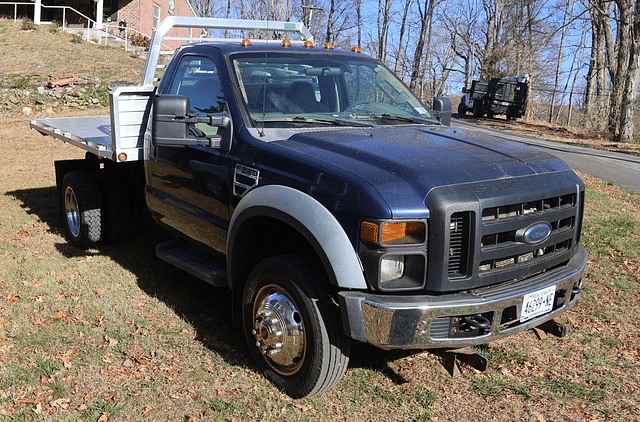 Image of Ford F-550 equipment image 2