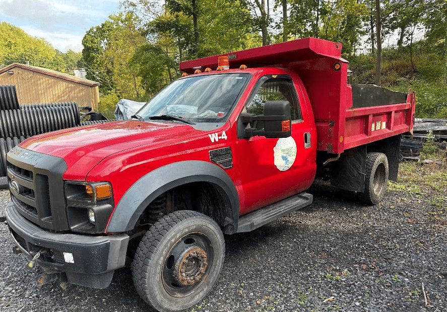 Image of Ford F-550 Primary image